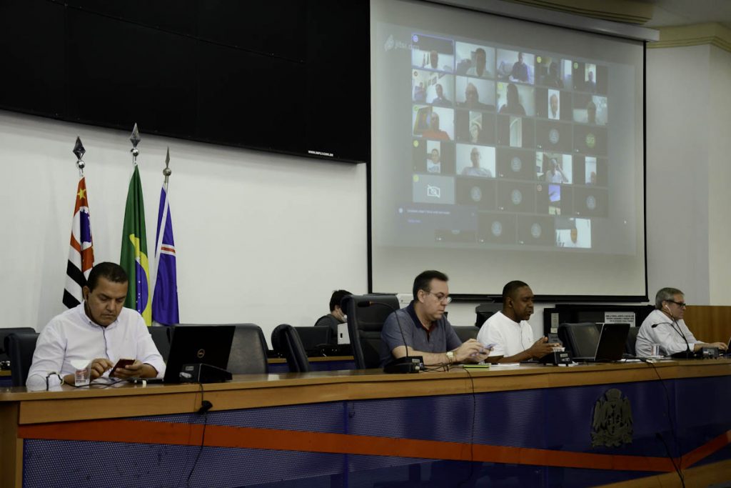 Câmara terá sessão extraordinária com projetos de isenção para empresas