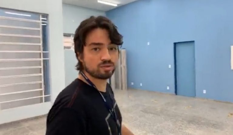 Prefeito de Guarulhos Guti visita a UPA Taboão