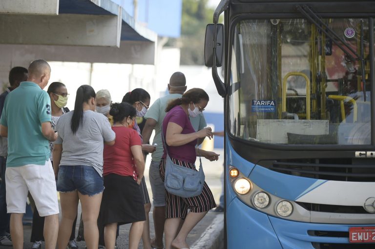 ônibus máscaras