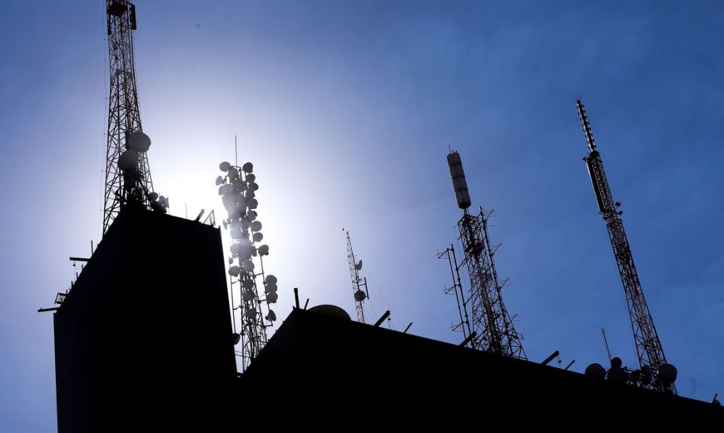 Governo usa celulares para identificar aglomerações de pessoas