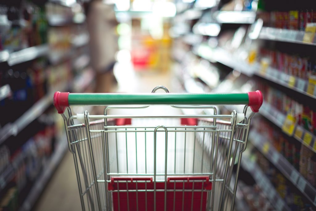 Rio de Janeiro permite consumidor entrar em supermercado com cães e gatos
