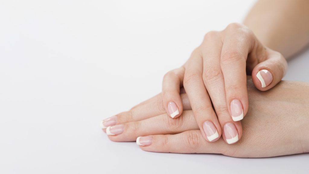Especialista dá dicas para fazer as unhas em casa