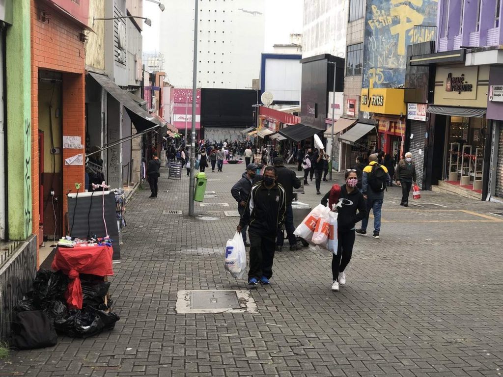 Em sábado frio, isolamento social volta a subir na cidade