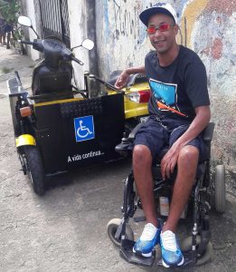 Junior Alberto e sua moto adaptada