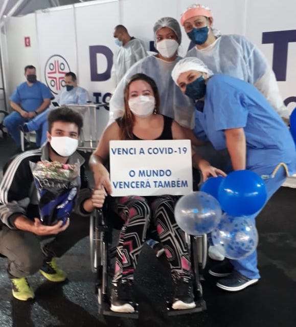 Adriana deixa hospital de campanha