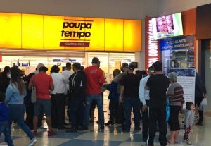 fila em frente ao Poupatempo