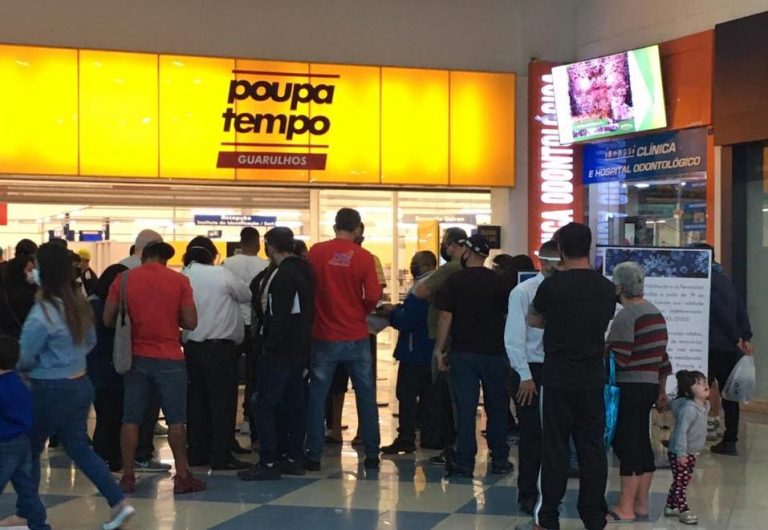 fila em frente ao Poupatempo