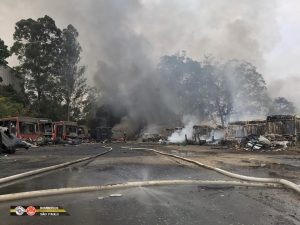 Fogo em garagem de ônibus