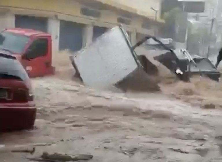 Caminhão prejudicado pela chuva.com (1)