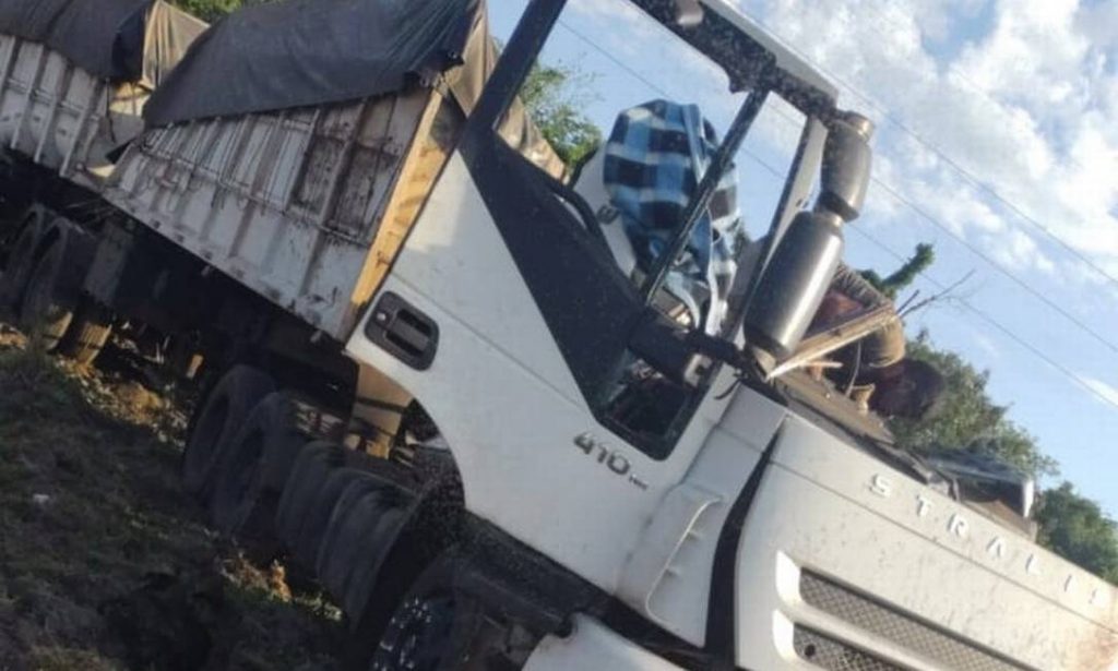 Acidente entre caminhão e ônibus deixa 22 mortos no interior paulista
