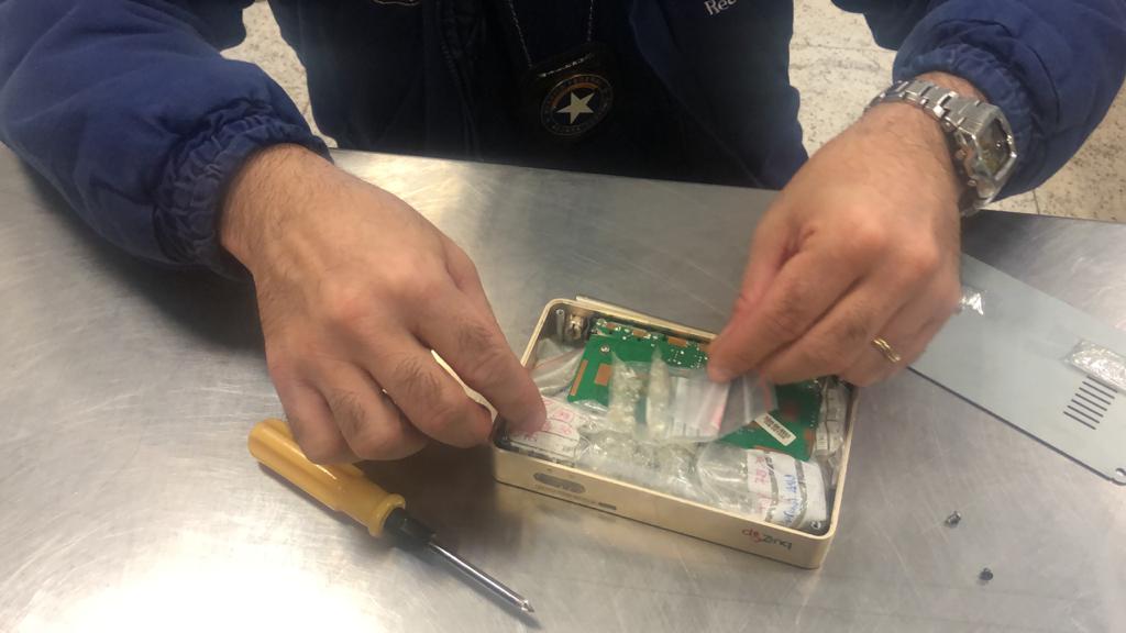 Homem é preso com quase um quilo de diamantes no Aeroporto de Guarulhos