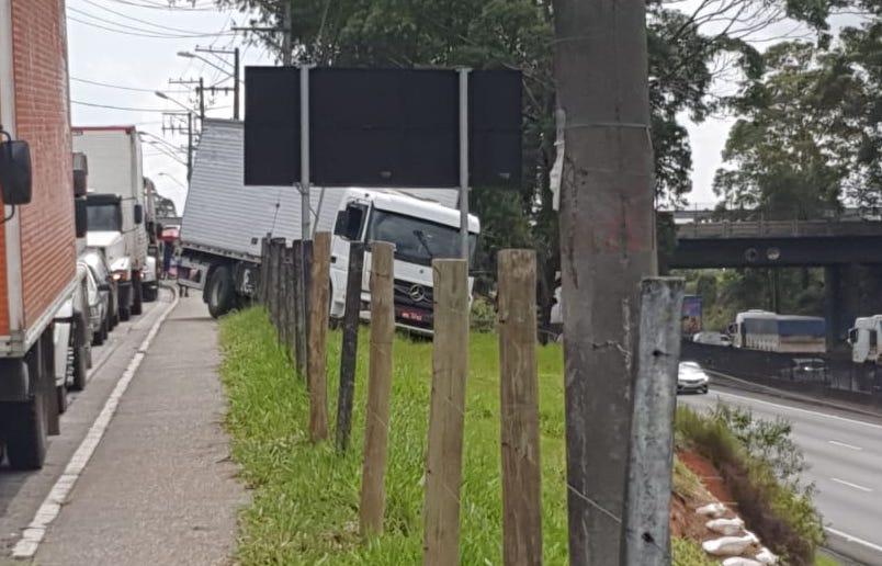 caminhoneiro dorme ao volante