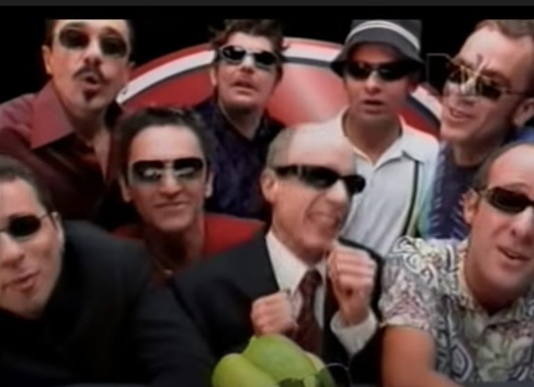 Titãs canta Mamonas