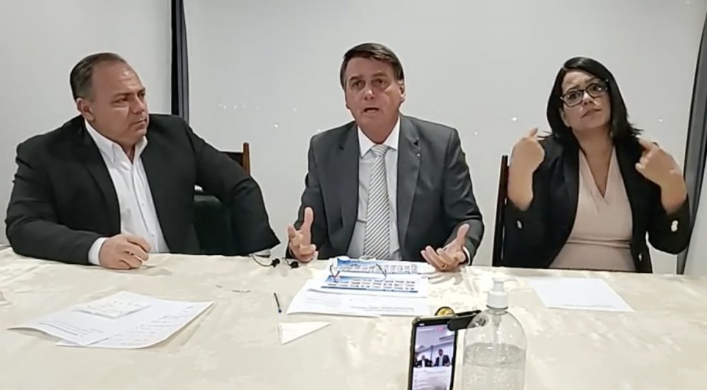 Bolsonaro fala em live sobre aumento de isenção do IR