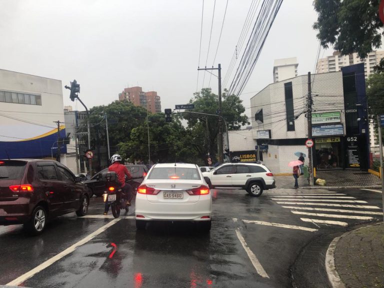 semáforo na Tiradentes