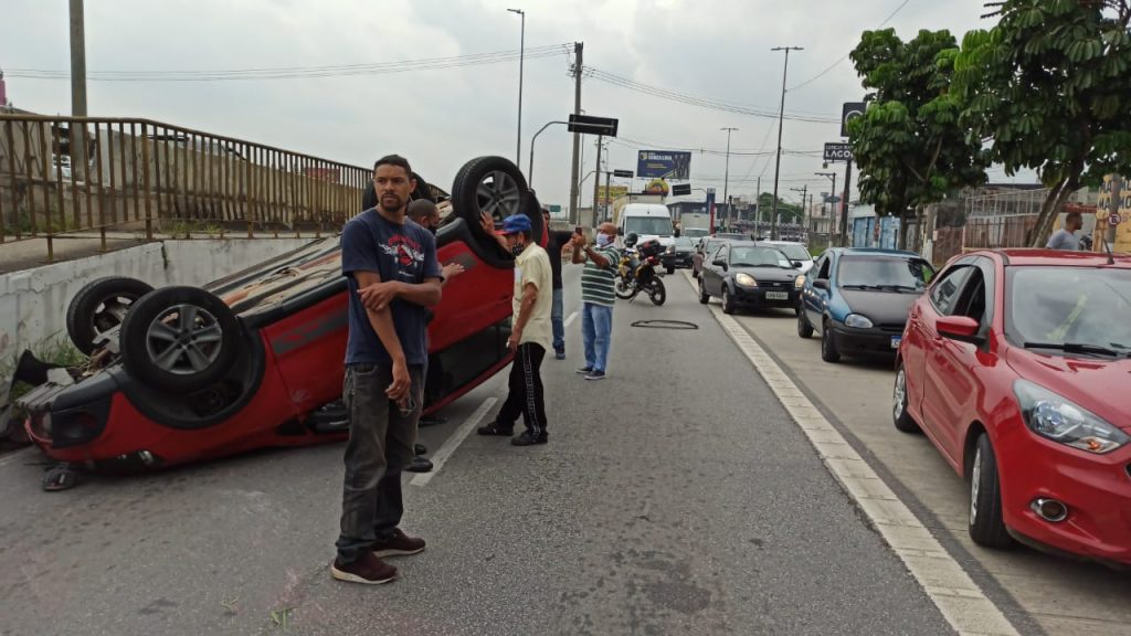 acidente na avenida antônio de Souza