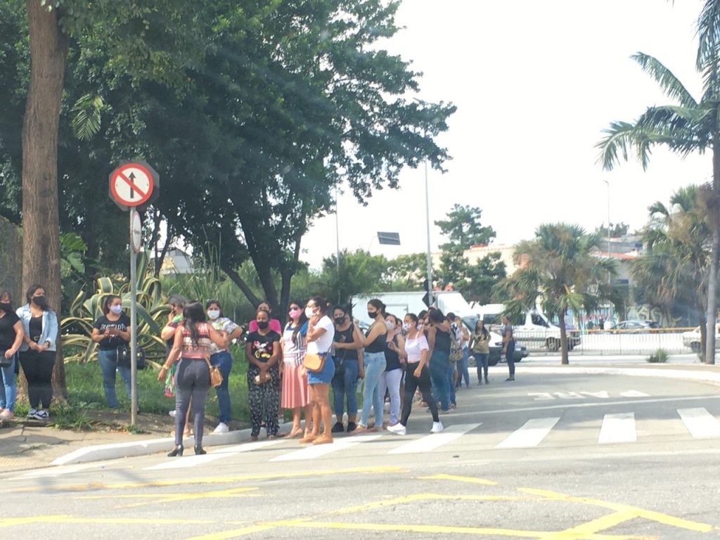 Prefeitura afasta funcionários de creche após testagem que gerou aglomeração no Adamastor