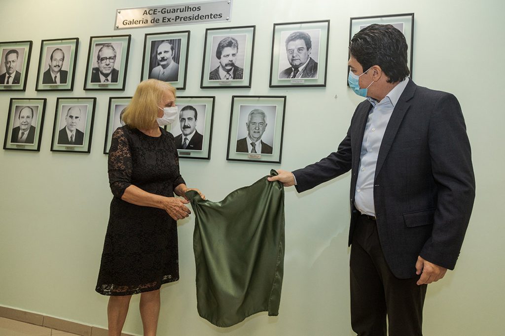ACE-Guarulhos homenageia Vilson Caldas com quadro na galeria de ex-presidentes