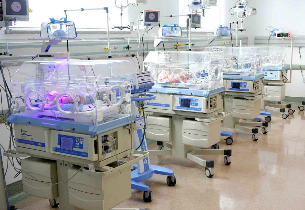 Bebê de 1 mês e criança de 3 anos morrem de covid-19 no interior de SP
