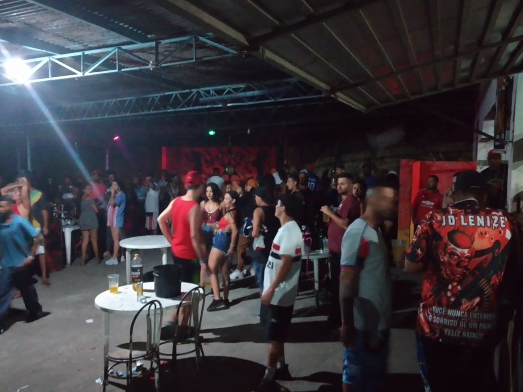 festa clandestina bananal
