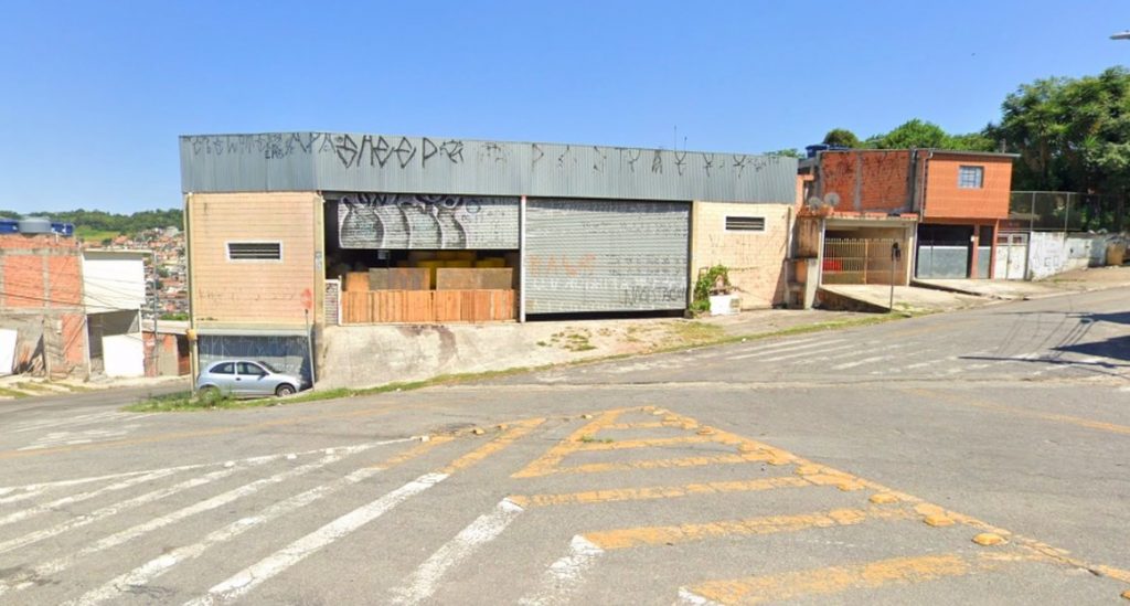 Fábrica de colchões pega fogo no Jardim Fortaleza