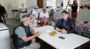 Bolsonaro tomando sopa