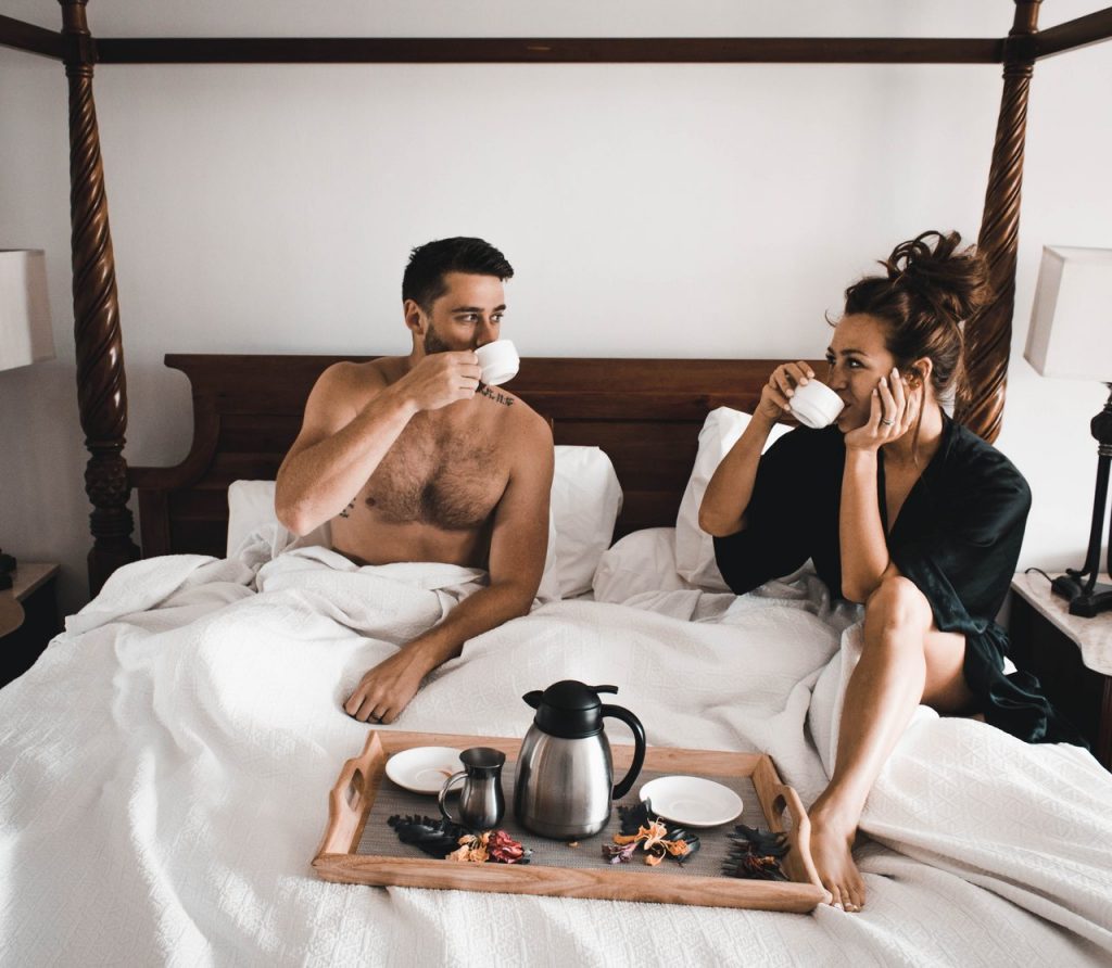 Casal na cama