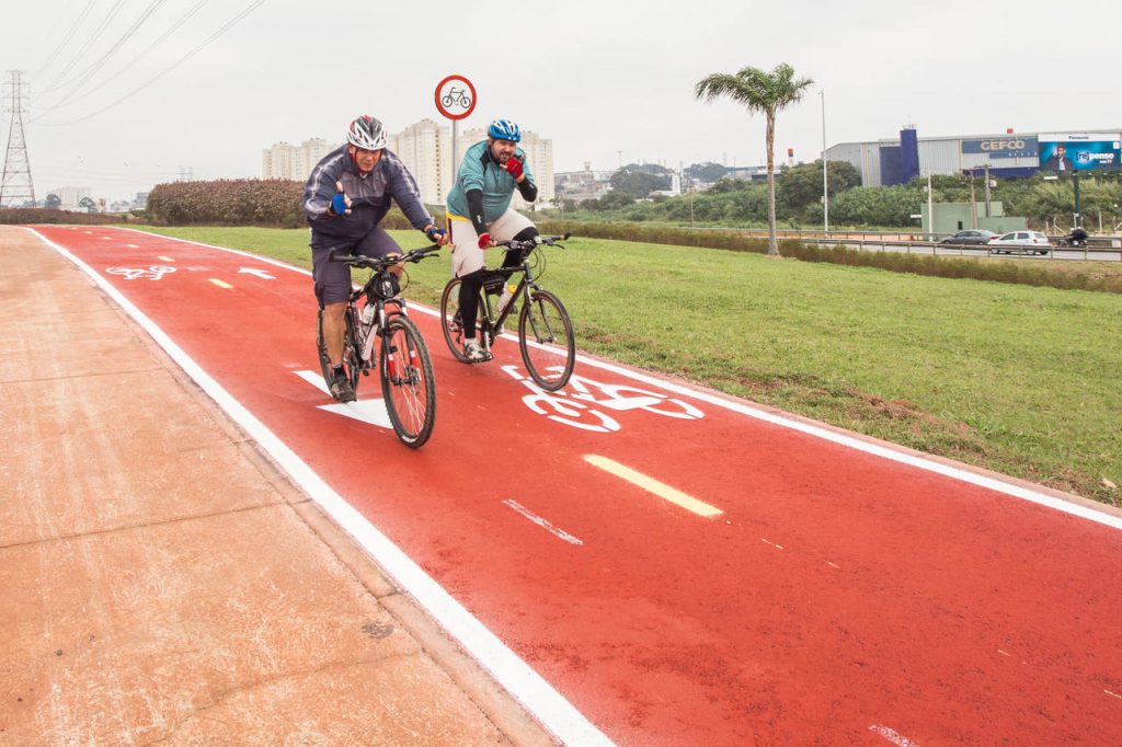 Coletivos propõem eixo cicloviário que conecta Guarulhos e capital até o mar de Santos