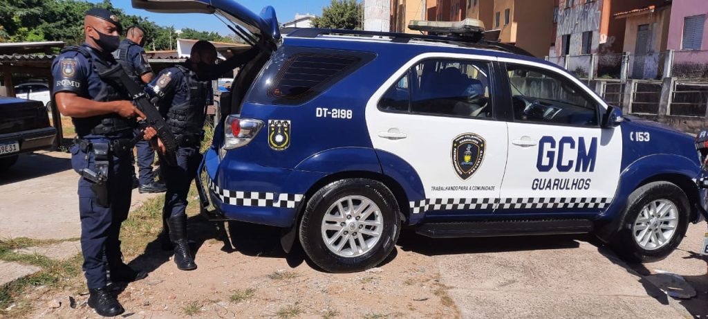 Suspeito de tráfico é preso com maconha, cocaína e crack no Jardim Santa Edwirges