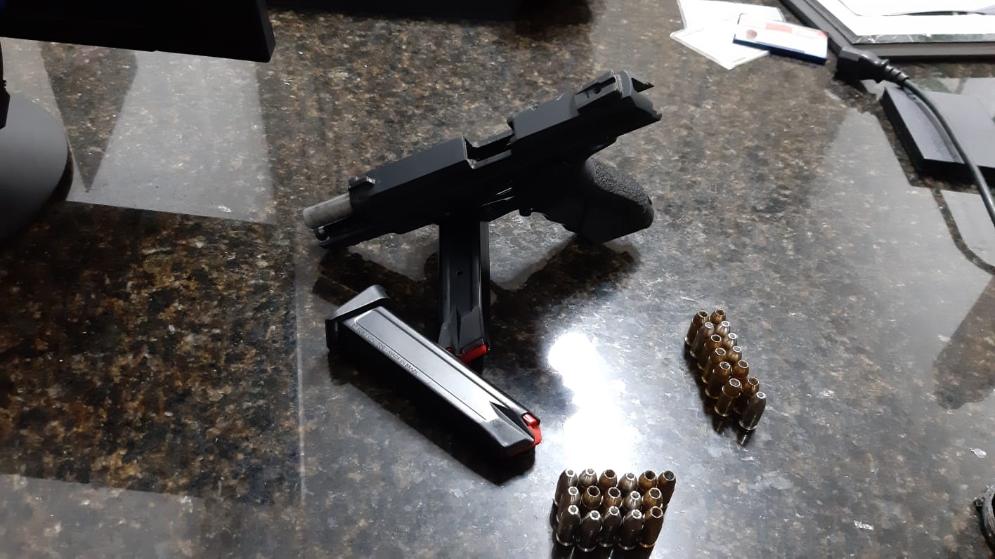 Homem que provocava clientes em bar do Macedo é detido por porte ilegal de arma