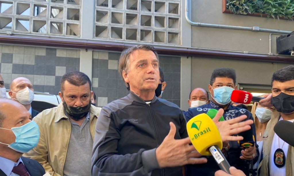 Bolsonaro deixa hospital