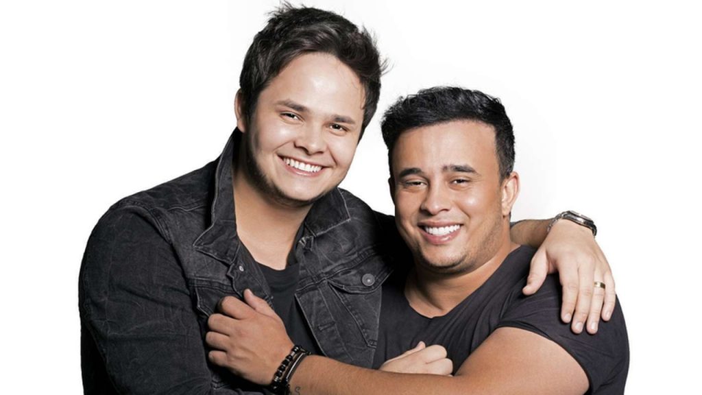 Comitê de Blitze encerra festa clandestina com show de Matheus e Kauan