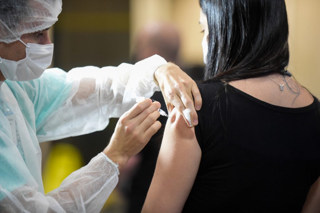 SP retoma vacinação contra covid-19 e influenza nesta segunda-feira