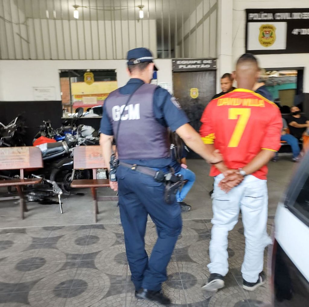 Homem descumpre medida protetiva e invade casa da ex-mulher no Pimentas