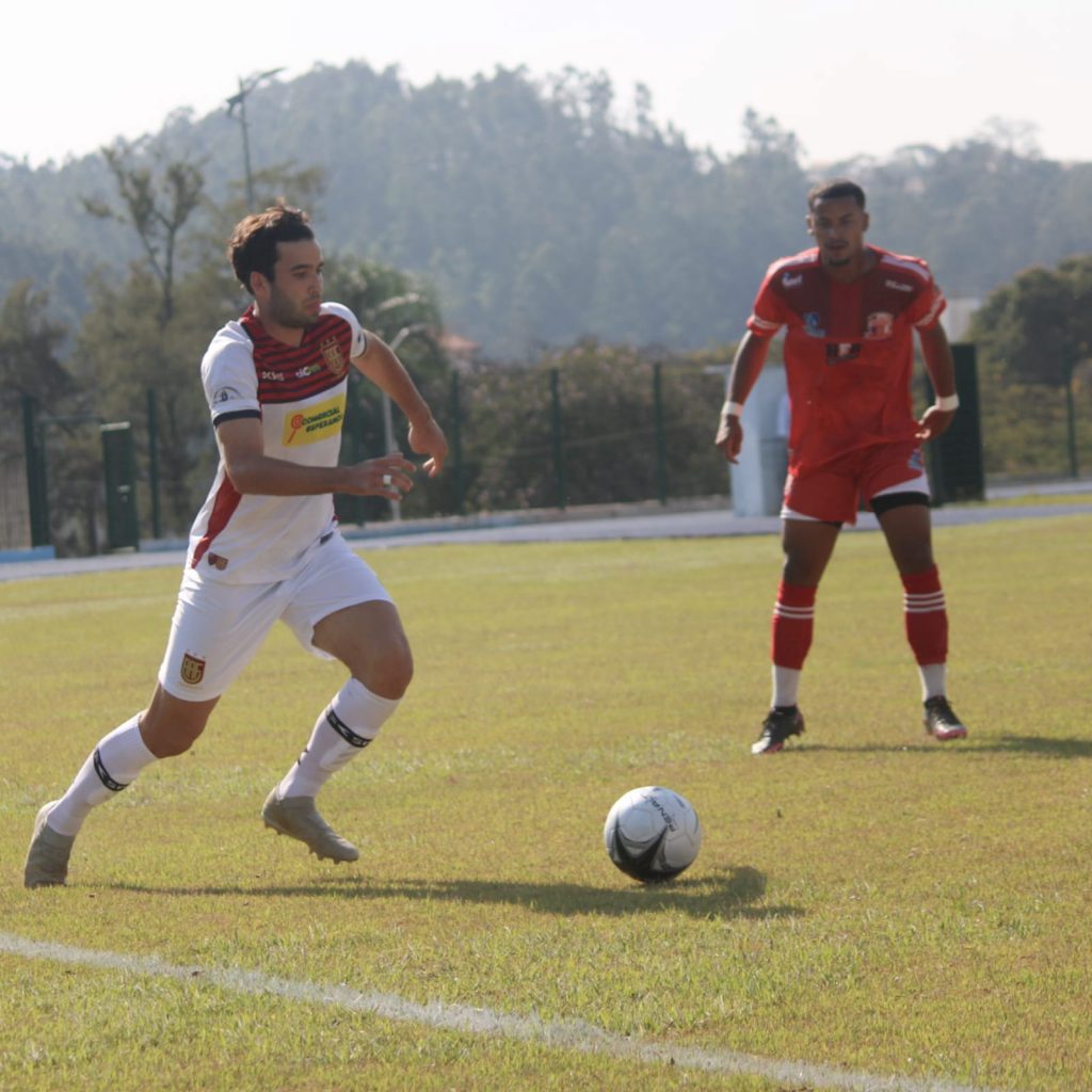 Com golaço, Flamengo supera Colorado e dispara na liderança do Grupo 4