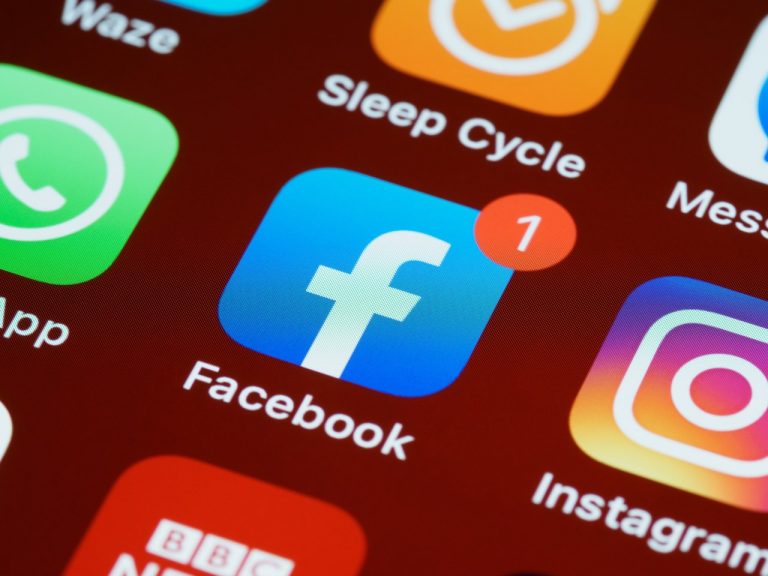 Facebook Instagram Whatsapp