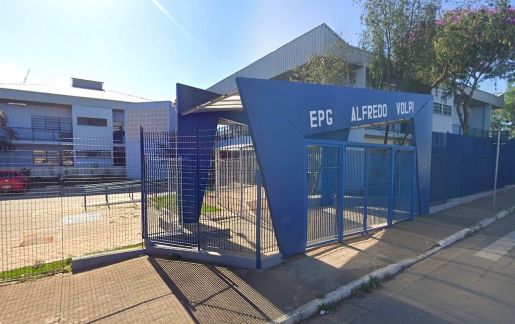 Escolas municipais retomam hoje aulas presenciais com 100% dos alunos