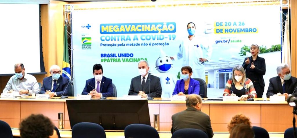 Dose de reforço contra covid-19 é liberada para todos os adultos e intervalo é reduzido