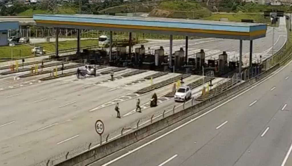Motociclista atropela PM