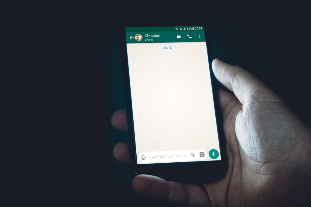 Nova atualização do WhatsApp permite mensagens temporárias