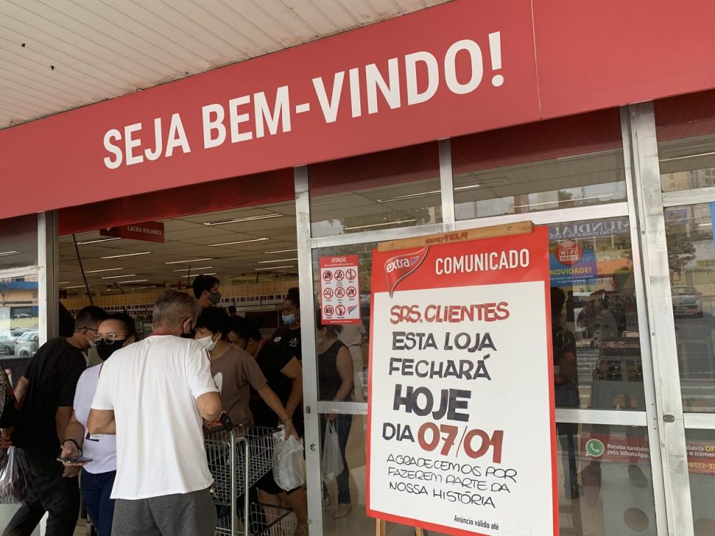 Extra encerra atividades de unidade 24 horas no Centro e do Bosque Maia