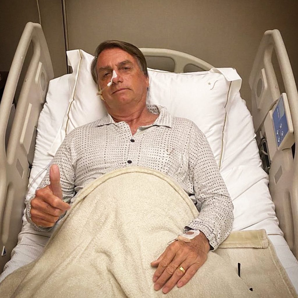 Bolsonaro publica foto no hospital e afirma que poderá passar por nova cirurgia