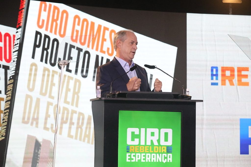 PDT lança Ciro Gomes como pré-candidato à presidência da República