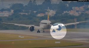 Boeing acerta pássaro