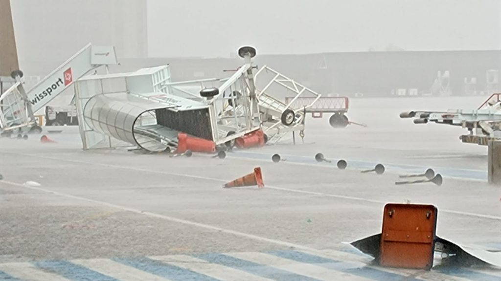 Vídeo: Temporal afeta o Aeroporto de Guarulhos e interrompe operações