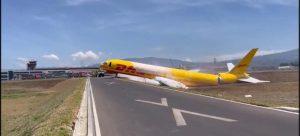 Avião DHL