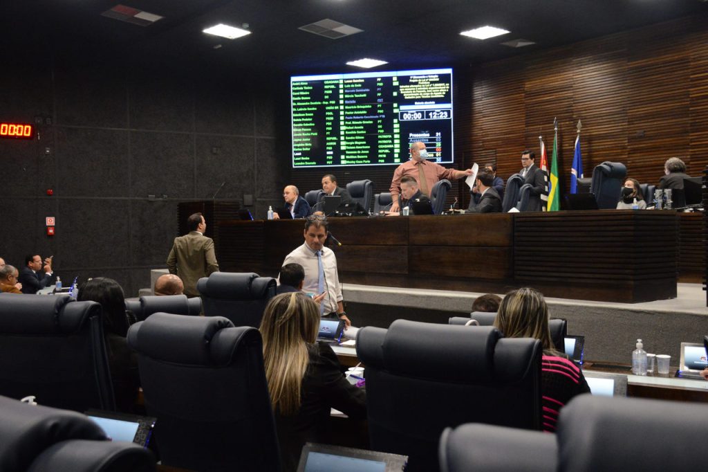 Vereadores aprovam projeto que resolve impasse e permite lançamento de novos IPTUs na cidade