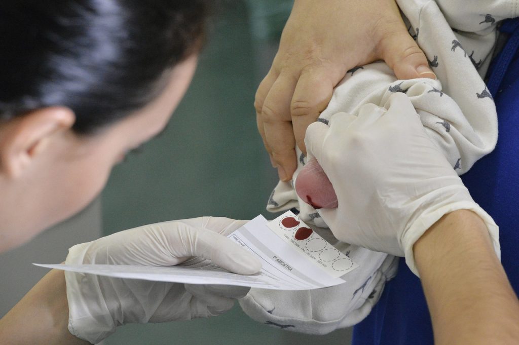 Mães são maioria entre cuidadoras de pacientes com doenças raras