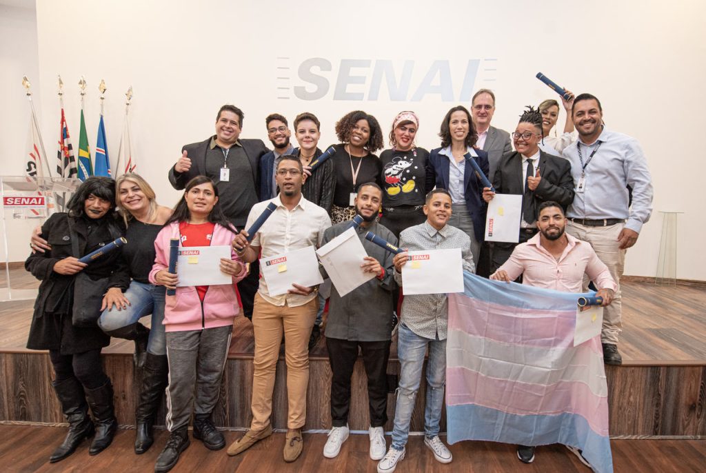 EDP forma primeira turma da escola de eletricistas exclusiva para pessoas trans
