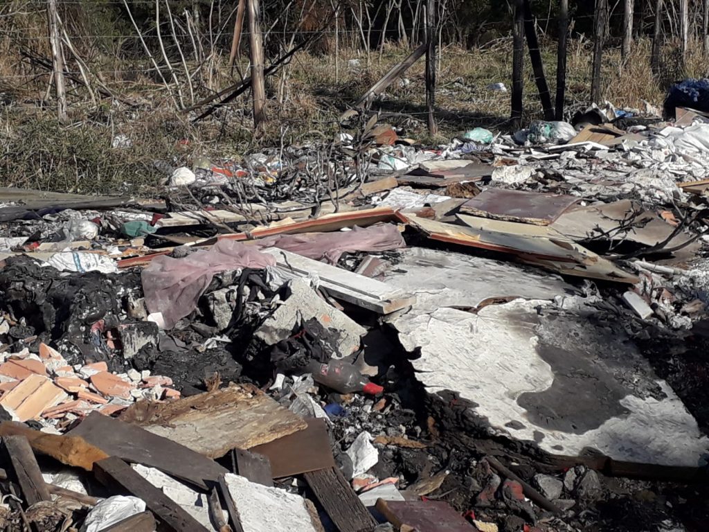 Moradores reclamam de descaso e abandono em rua usada para descarte irregular de lixo Moradores reclamam de descaso e abandono em rua usada para descarte irregular de lixo